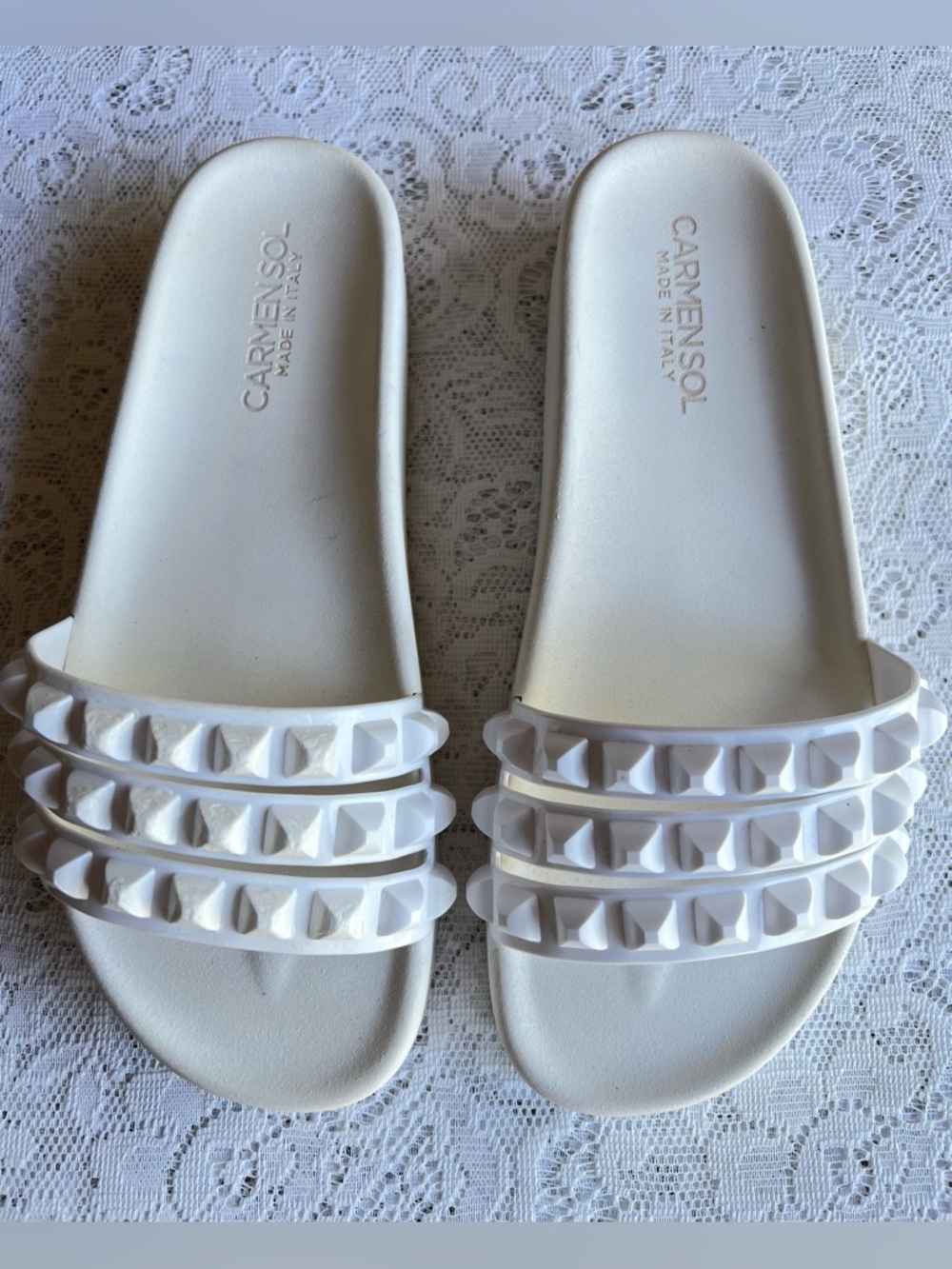 CARMEN SOL Slip On White - size 7